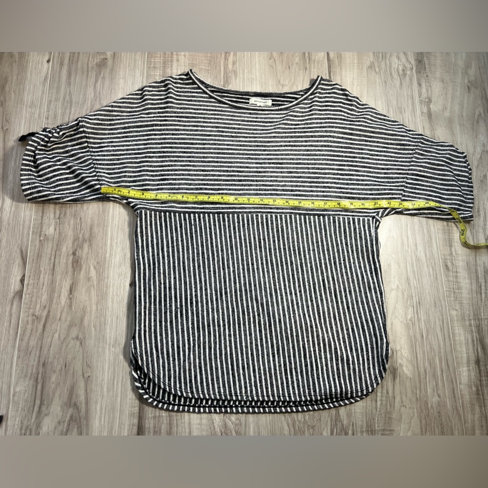 Max Studio Black and White knit Blouse - Picture 3 of 7